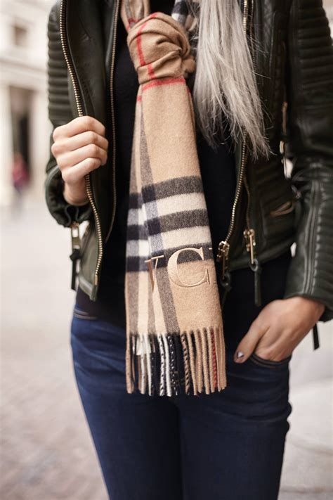 outfits to wear with burberry scarf|burberry scarf pattern.